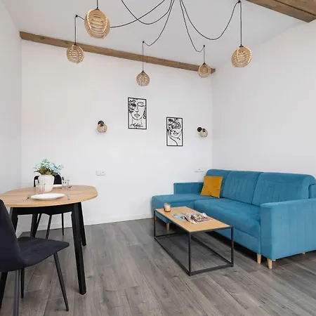 Cozy With Air Conditioning Close To The Center In By Renters Lägenhet *