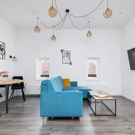 Lägenhet Cozy With Air Conditioning Close To The Center In By Renters