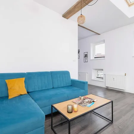 Cozy With Air Conditioning Close To The Center In By Renters Lägenhet *