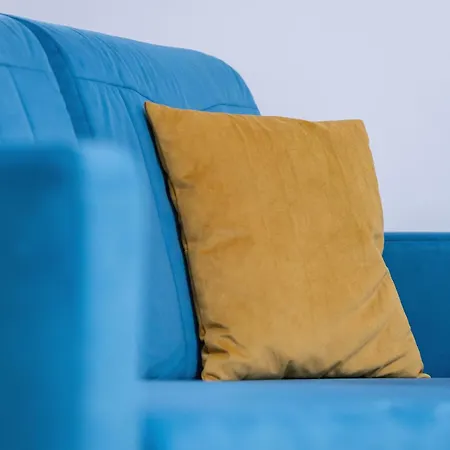 Cozy With Air Conditioning Close To The Center In By Renters
