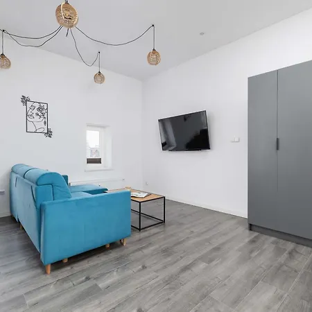 Cozy With Air Conditioning Close To The Center In By Renters Lägenhet