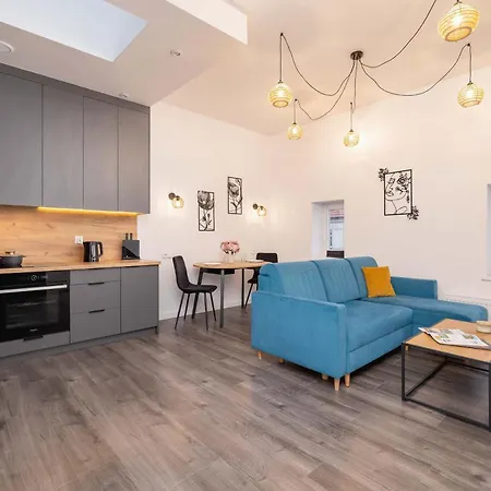 Cozy With Air Conditioning Close To The Center In By Renters Lägenhet Katowice