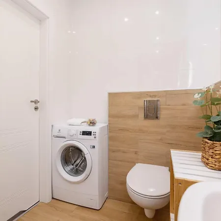 Cozy With Air Conditioning Close To The Center In By Renters * Katowice