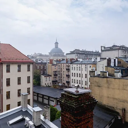 Lägenhet Cozy With Air Conditioning Close To The Center In By Renters